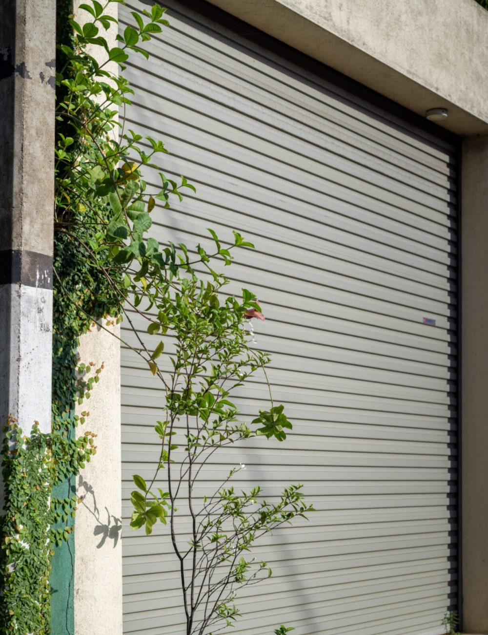 roller-shutter-gate-frontal-view-2026-03-10-00-00-18-utc (1)